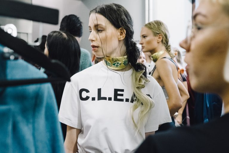 Se backstage-bilder fra Oslo Runway