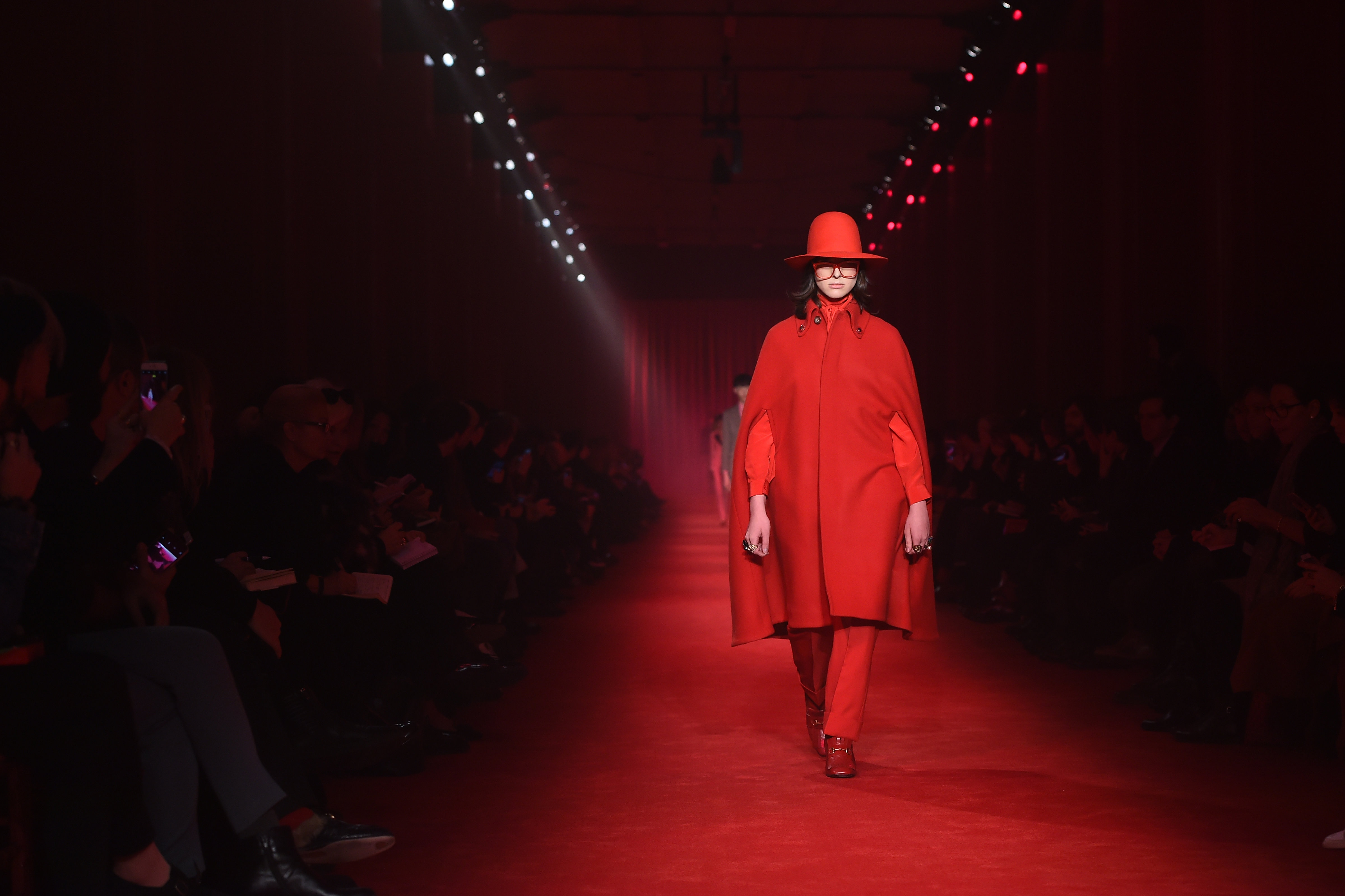 Gucci høstvisning er inspirert av the red room i Twin Peaks
