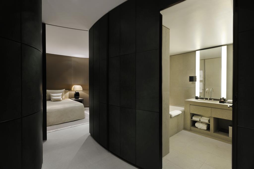 Designhotell: Et minimalistisk og luksuriøst hotellrom på Armani Hotel Dubai.