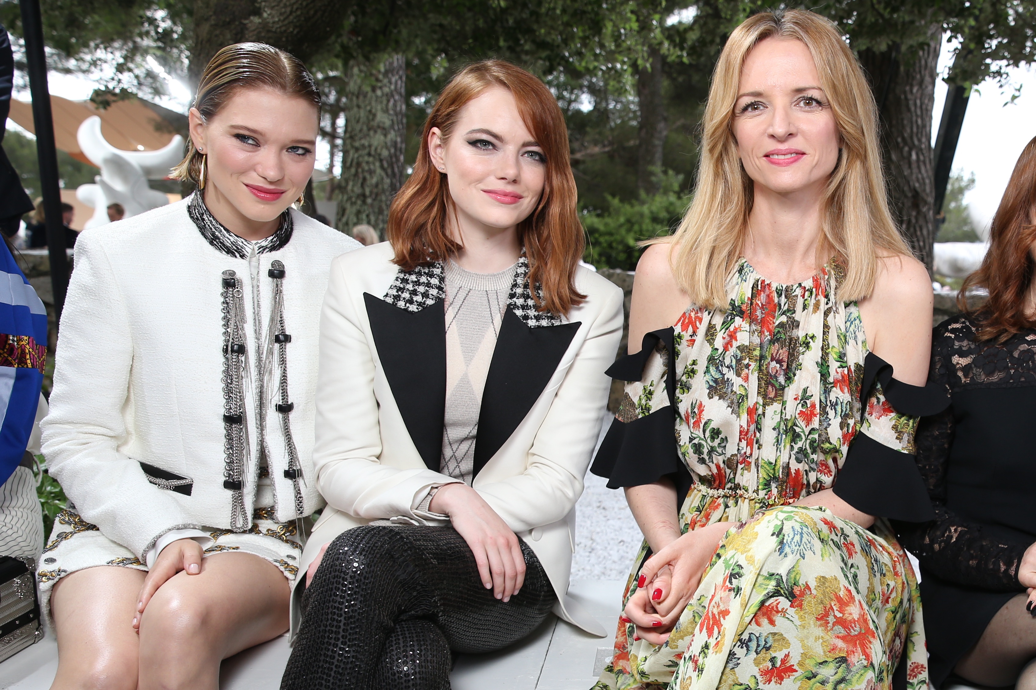 Lea_Seydoux_Emma_Stone_Delphine_Arnault-jpg (1)