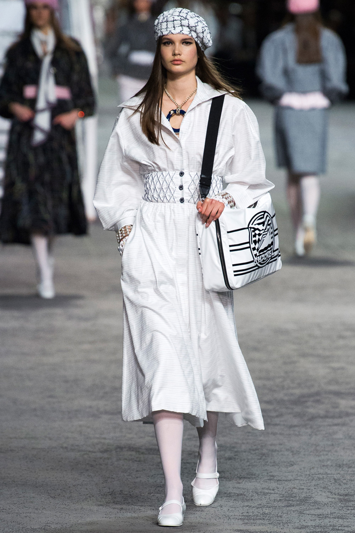 Chanel viste sin Cruise-kolleksjon i Grand Palais i Paris