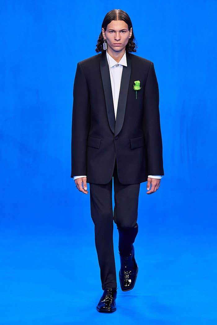 Inti Wang gikk for Balenciaga under moteuken i Paris