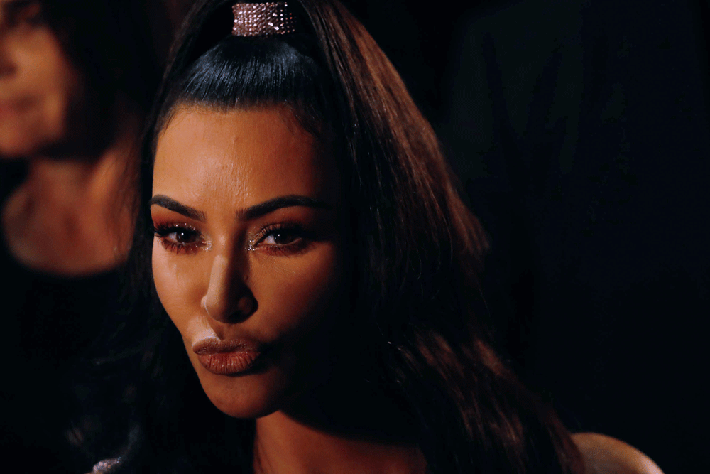 Kim Kardashian slepes på nettet etter samarbeid med fotograf Mario Testino