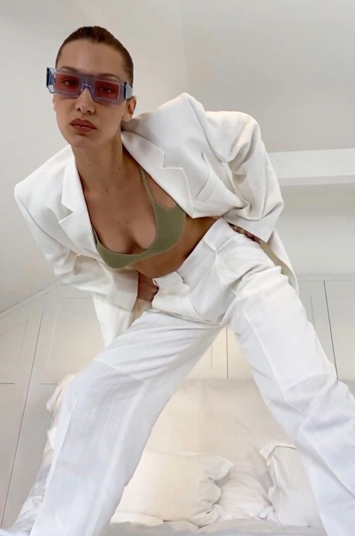 Bella Hadid gjør FaceTime-kampanje for Jacquemus