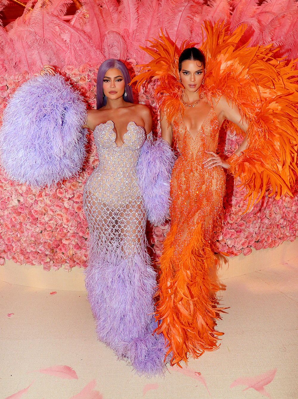 Kendall Jenner og Kylie Jenner med samarbeidskolleksjon for Kylie Cosmetics