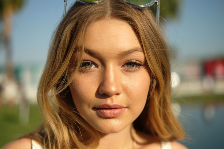 Gigi Hadid viser frem babymagen