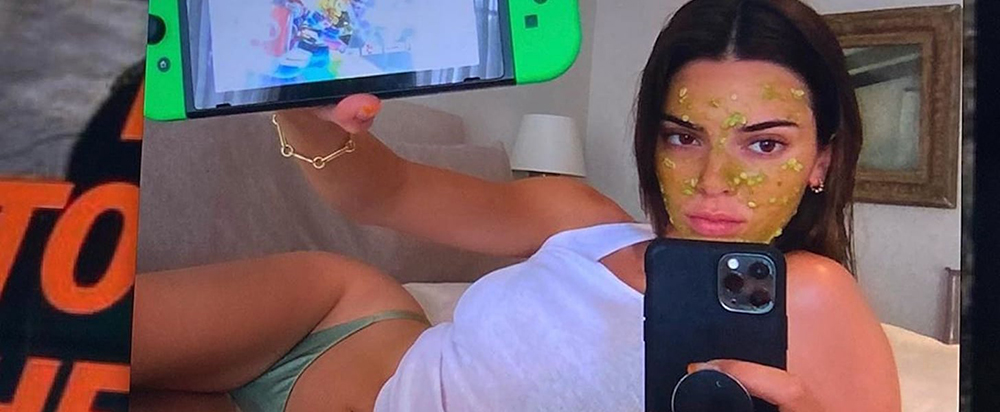 Kendall Jenners ansiktsmaske gikk viralt. Den og andre skjønnhetstrender vi søkte etter i 2020 ser du her