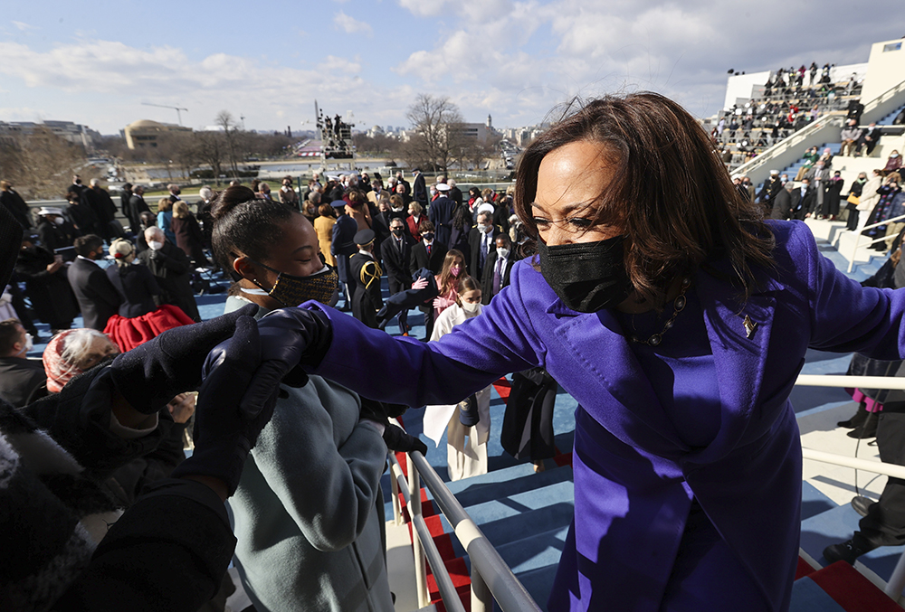 Kamala Harris valgte design fra to unge, svarte designere under innsettelsen onsdag