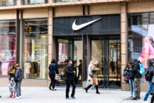 Nike-leder Ann Hebert går av etter kobling til sønnens sneaker-virksomhet