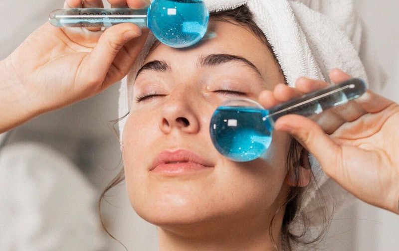 Ice-rolling tar av i skjønnhetsverdenen, men er det egentlig bra for huden?