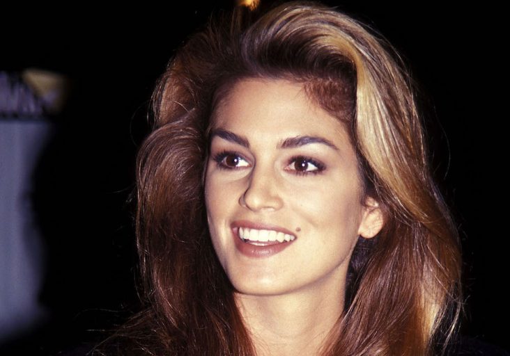 Cindy Crawford sin 90-tallsfrisyre trender på TikTok