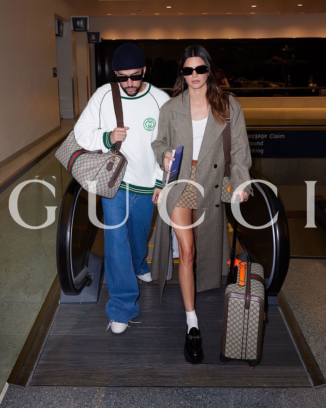 Her er paret lang mer sersiøse. Kledd i Gucci fra topp til tå. Foto: Instagram/ @gucci