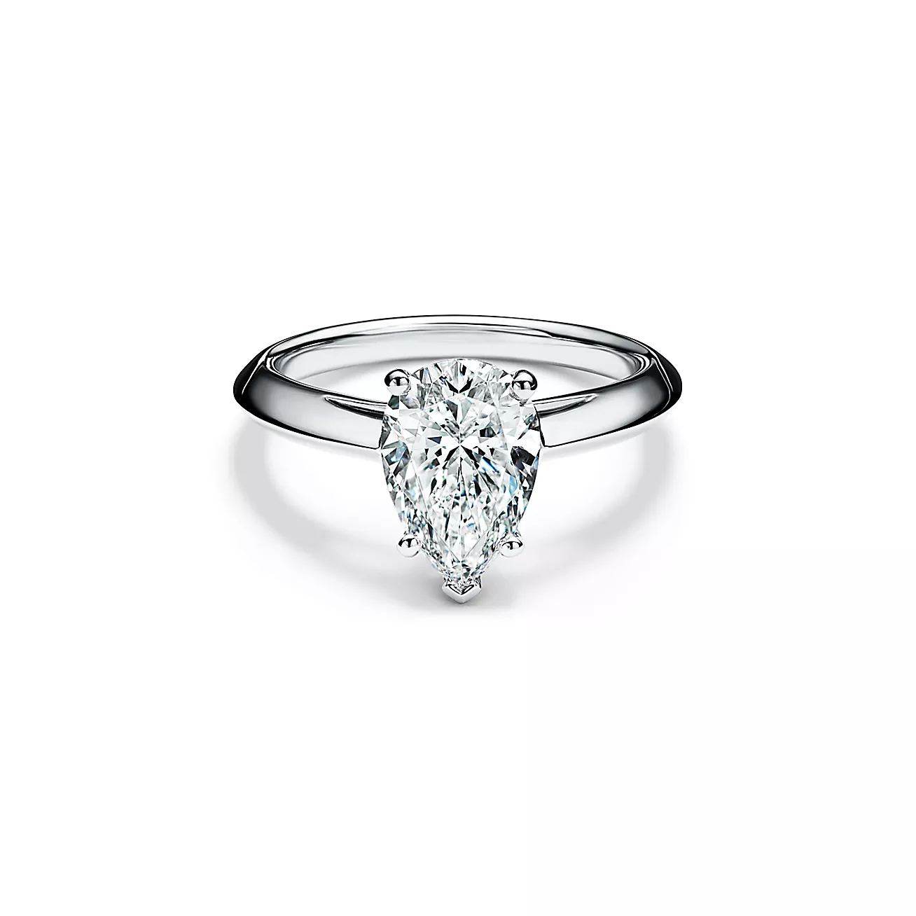 11 lekre forlovelsesringer. Pæreformet diamantforlovelsesring i platina fra Tiffany & Co.