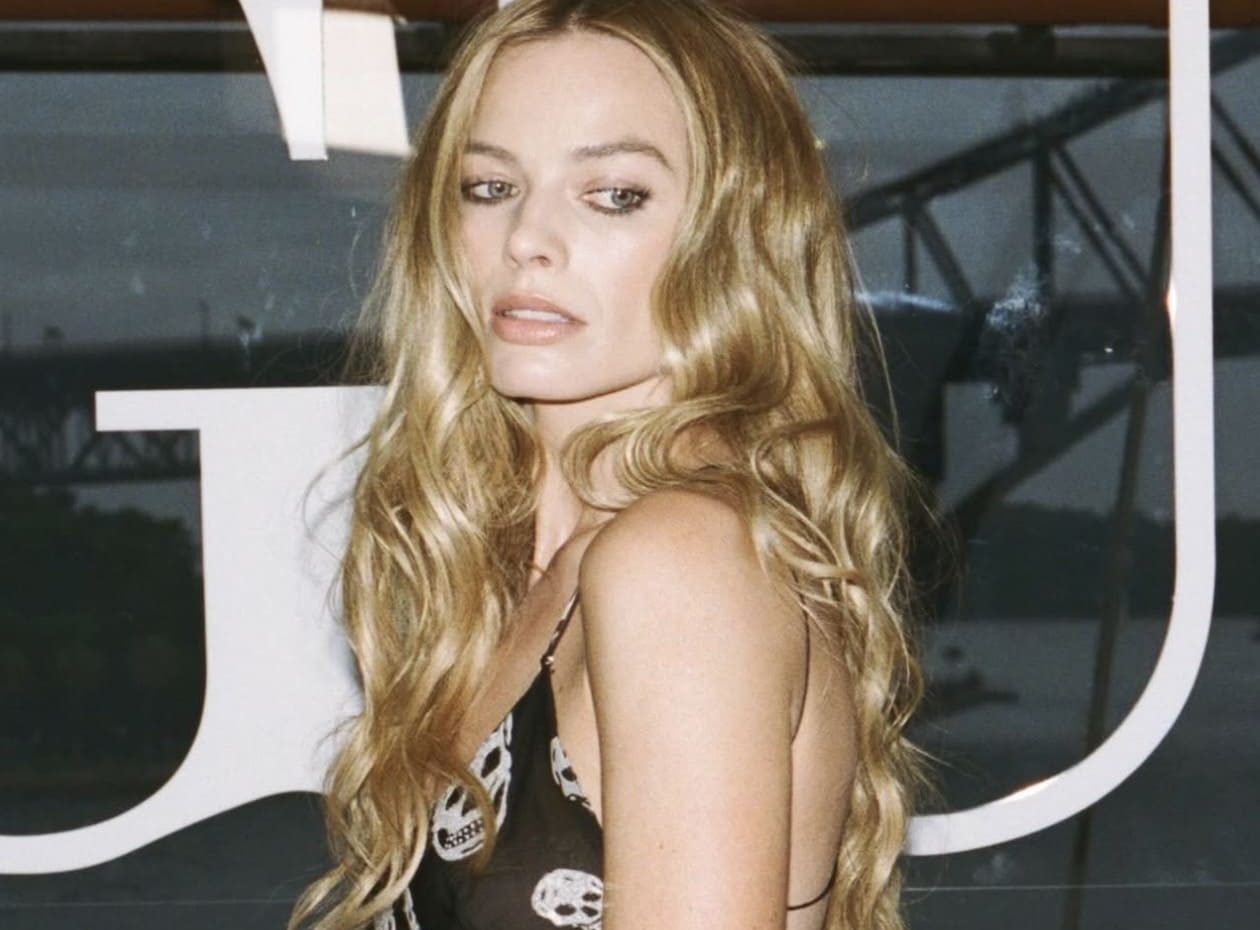 Margot Robbie i ikonisk mønster: McQueen er tilbake